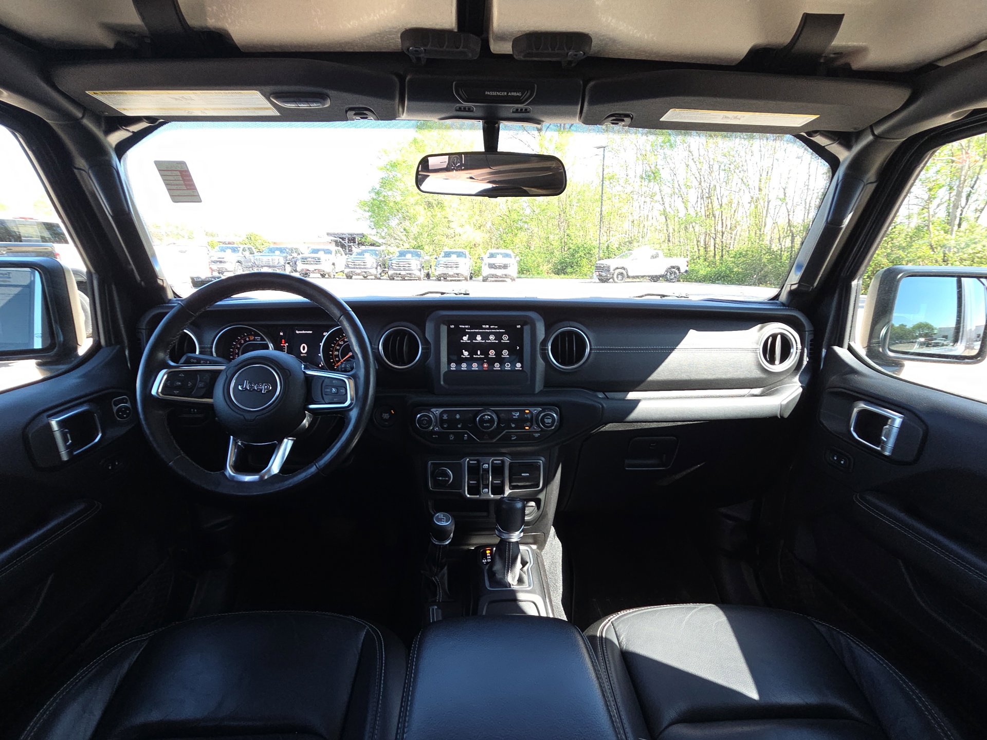 Used 2018 Jeep Wrangler Unlimited Sahara w/ Cold Weather Group image 29