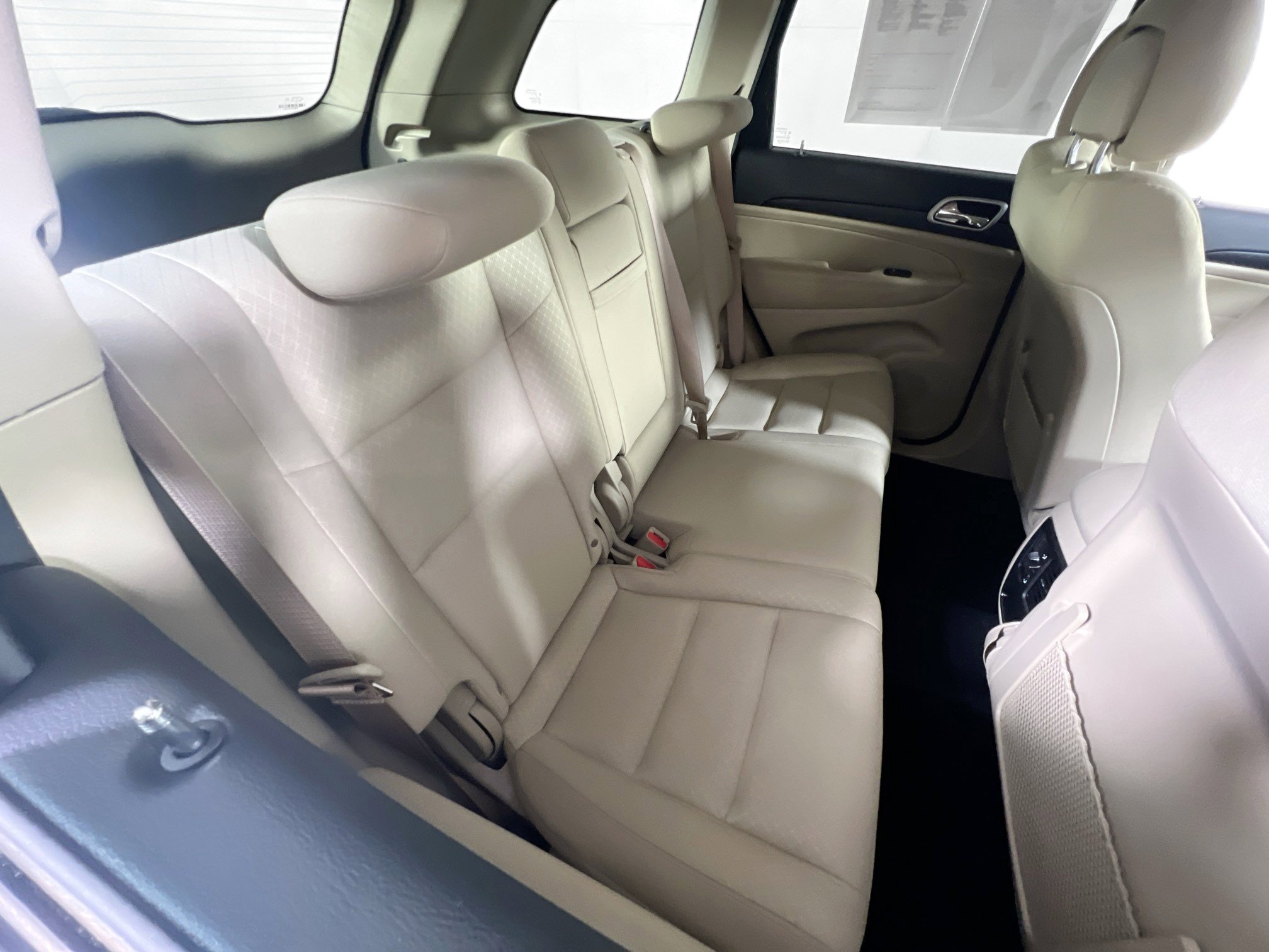 Used 2022 Jeep Grand Cherokee Laredo E image 25