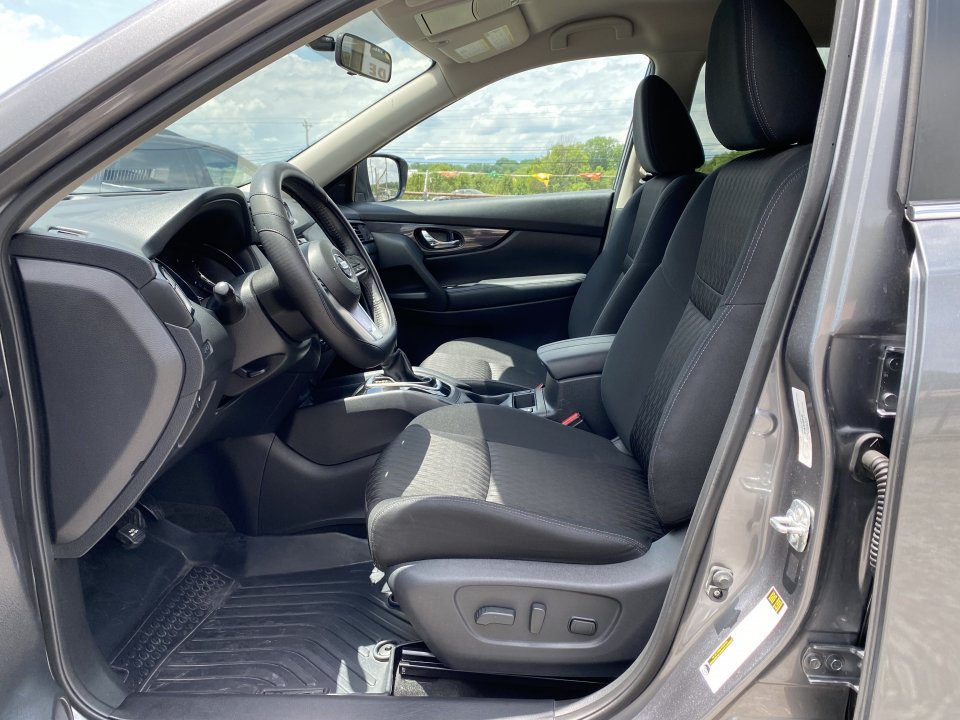 Used 2018 Nissan Rogue SV FWD image 9