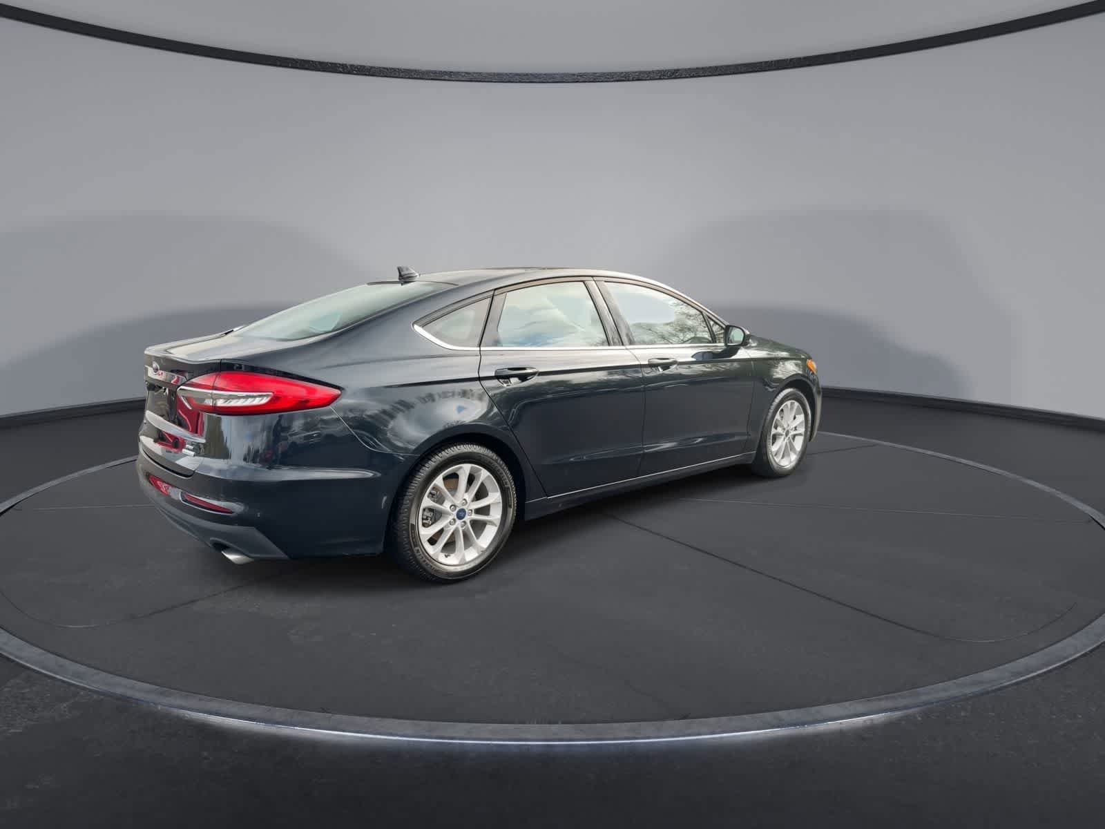 Used 2020 Ford Fusion SE FWD image 8