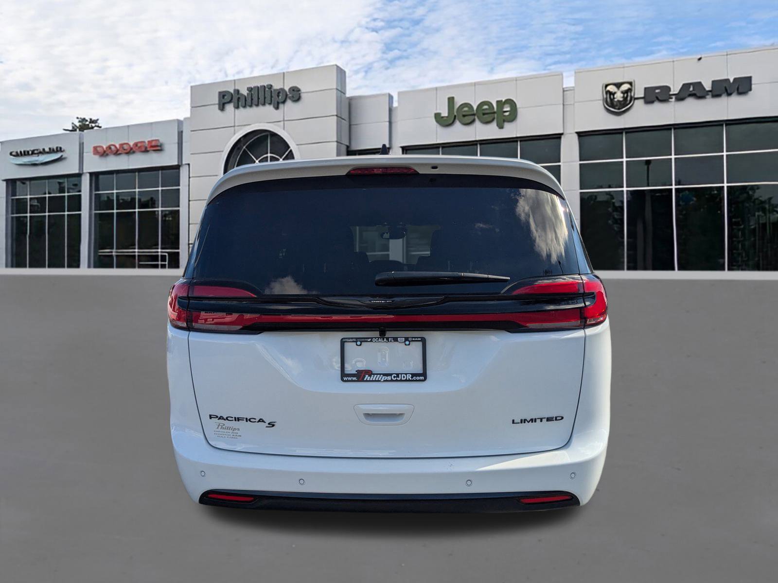 New 2026 Chrysler Pacifica Limited w/ S Appearance Package image 4