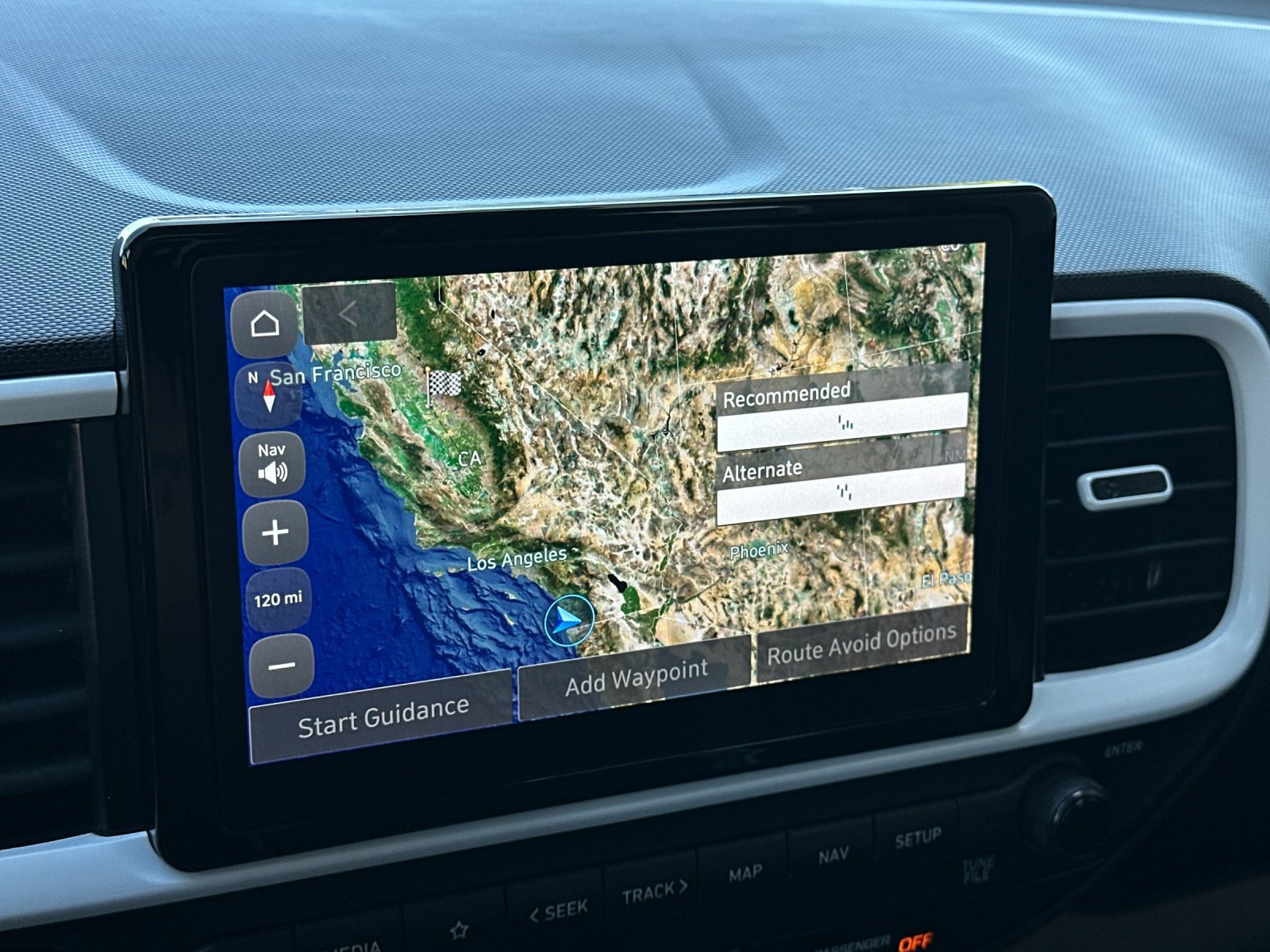 Used 2024 Hyundai Venue Limited FWD image 17