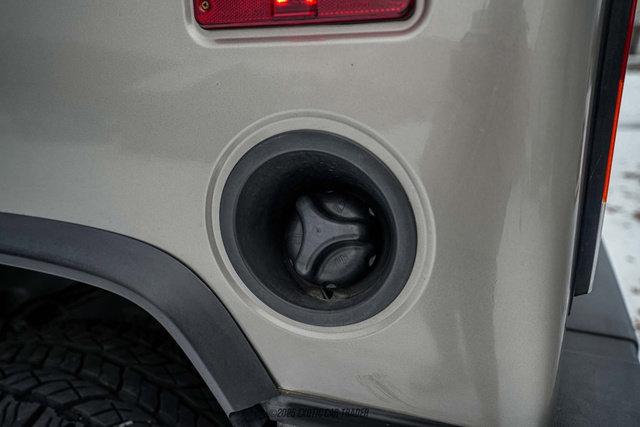 Used 2003 HUMMER H2 w/ Preferred Equipment Group image 89