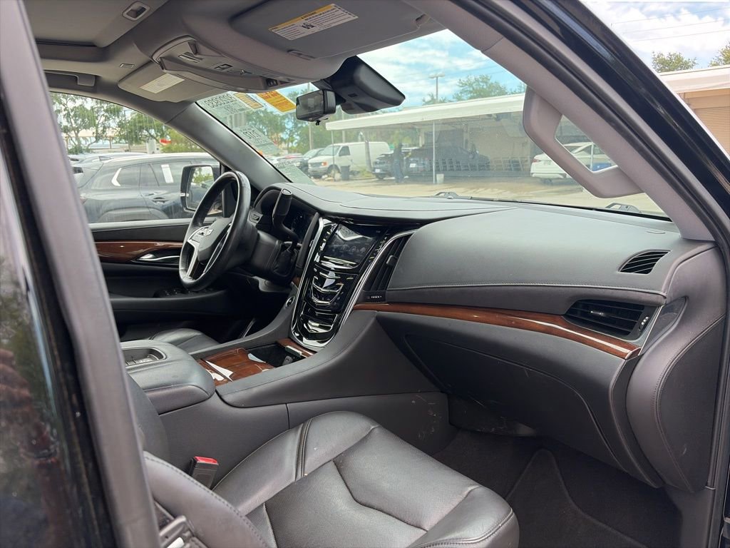 Used 2020 Cadillac Escalade Luxury AWD/4WD image 12
