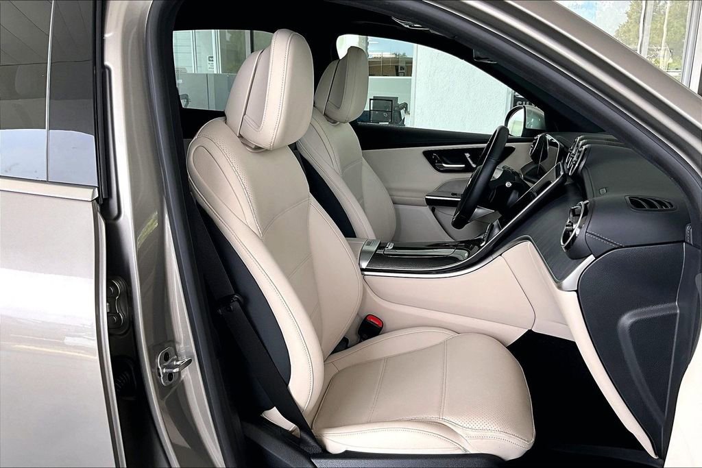 Used 2024 Mercedes-Benz GLC 300 image 29