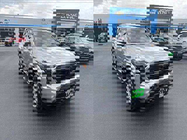 Used 2025 Toyota Tacoma SR5 image 4