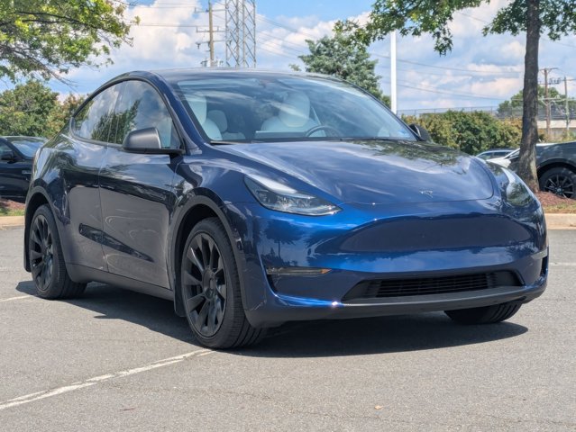 Used 2024 Tesla Model Y Long Range AWD/4WD image 3