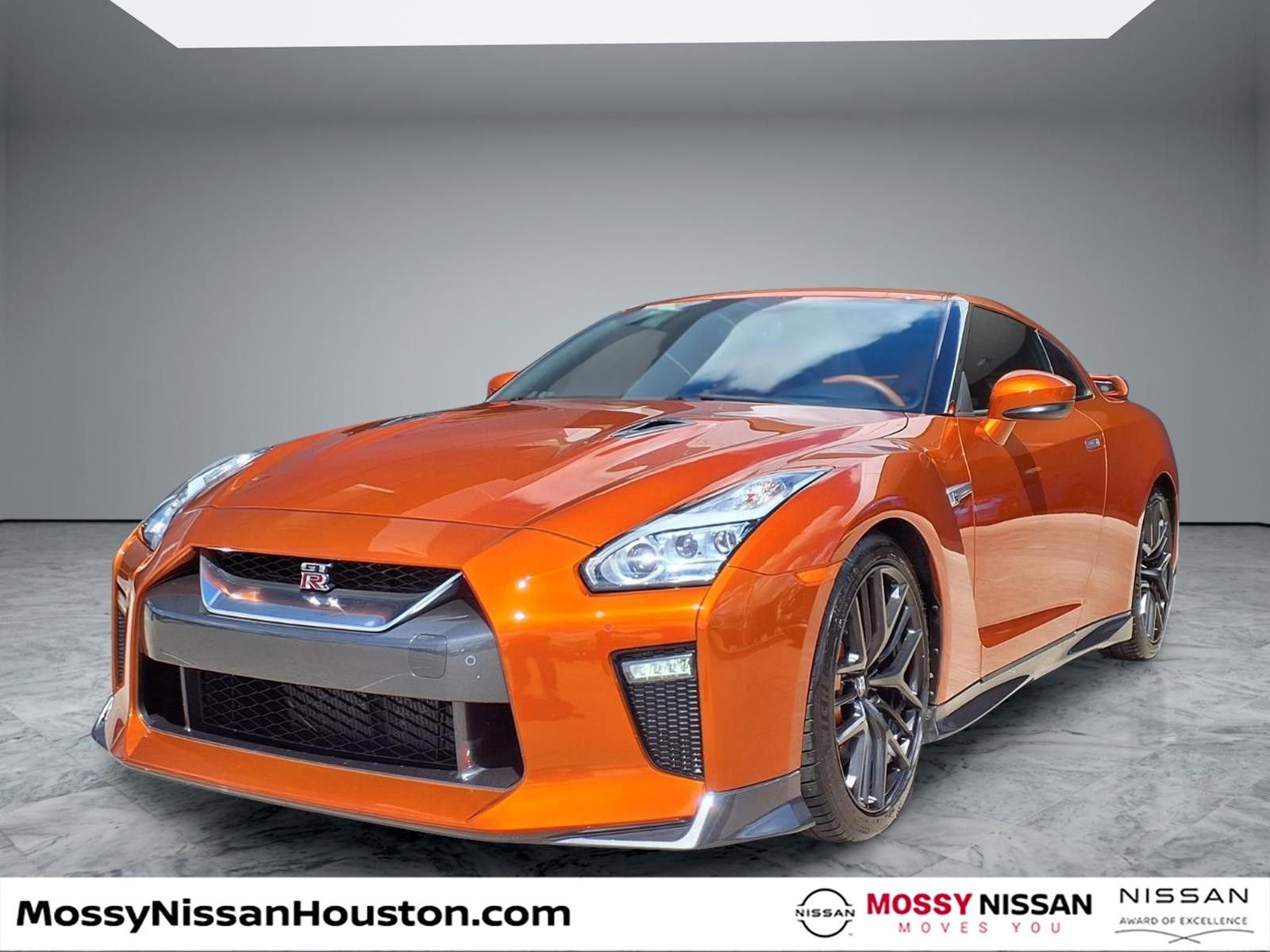 Used 2018 Nissan GT-R Premium w/ Premium Interior Package image 5