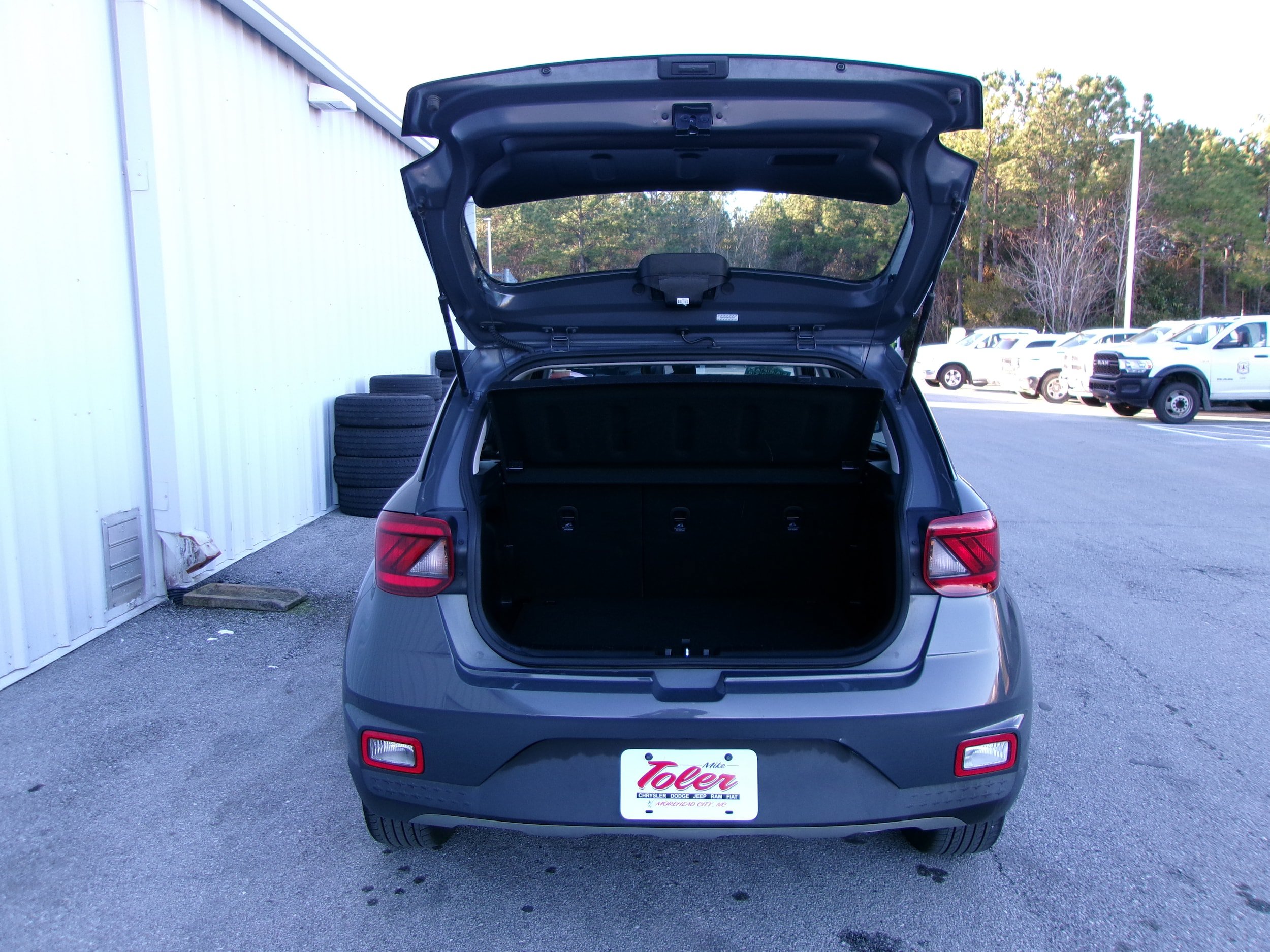 Used 2024 Hyundai Venue SEL FWD image 21