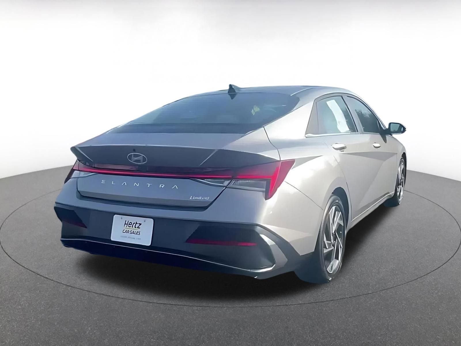 Used 2025 Hyundai Elantra Limited image 14