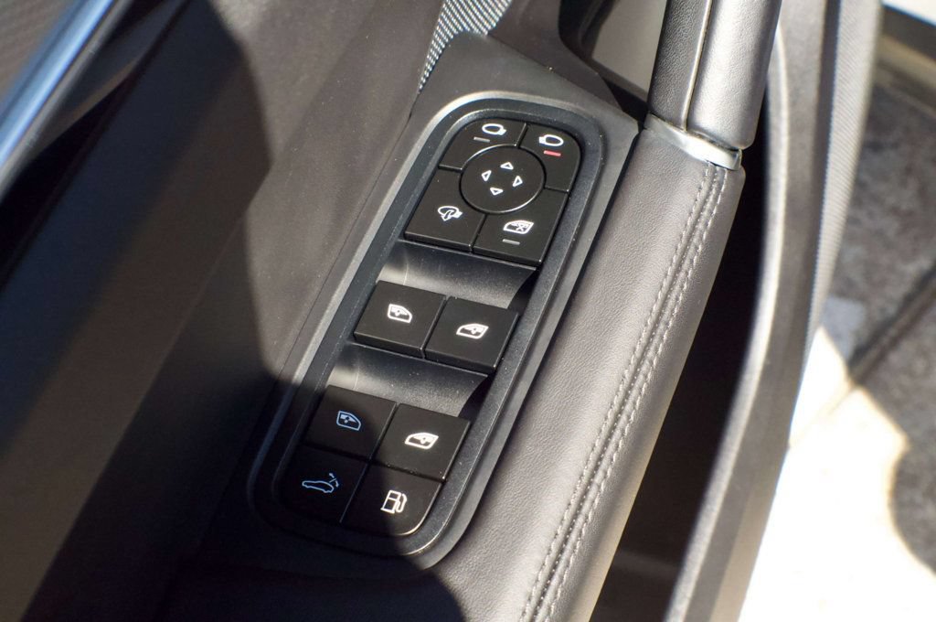 Used 2023 Porsche Cayenne Platinum Edition AWD/4WD image 39
