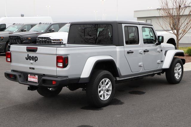 Used 2023 Jeep Gladiator Sport image 5