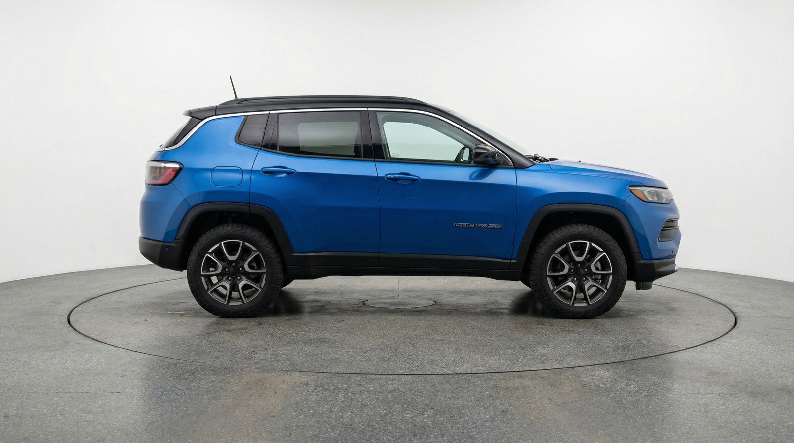 Used 2025 Jeep Compass Trailhawk AWD/4WD image 11