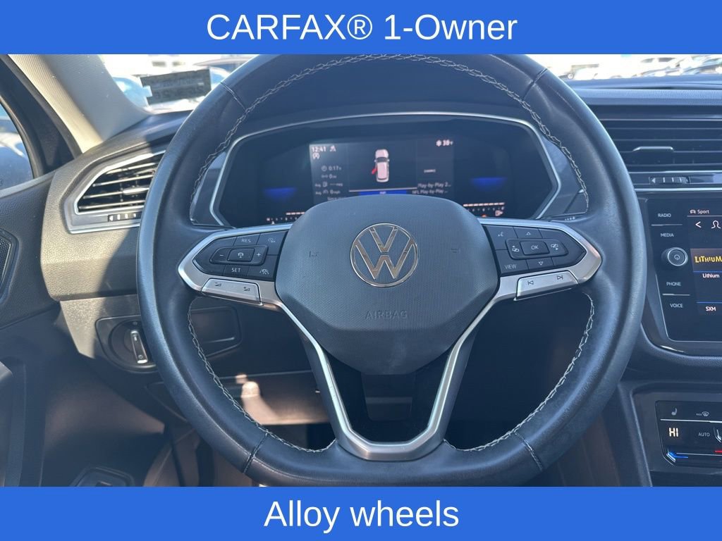 Used 2022 Volkswagen Tiguan SE image 16