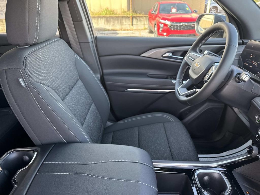 New 2026 Chevrolet Traverse LT w/ Driver Confidence Package image 11