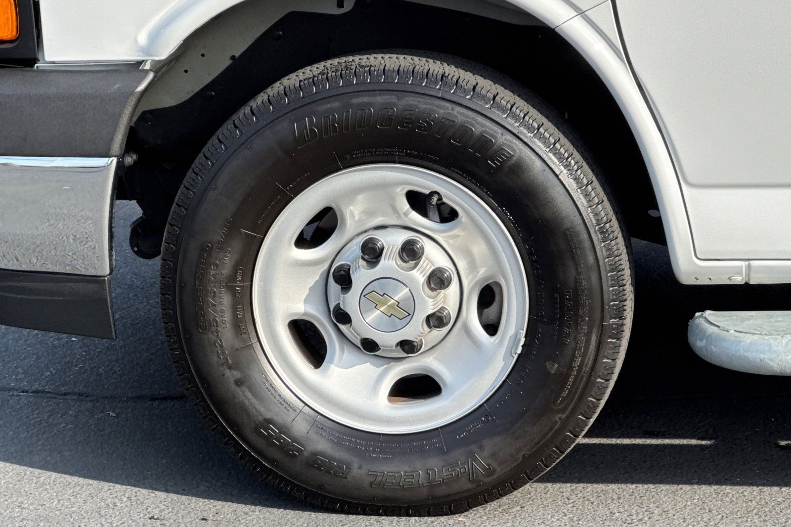 Used 2024 Chevrolet Express 2500 w/ Driver Convenience Package image 28