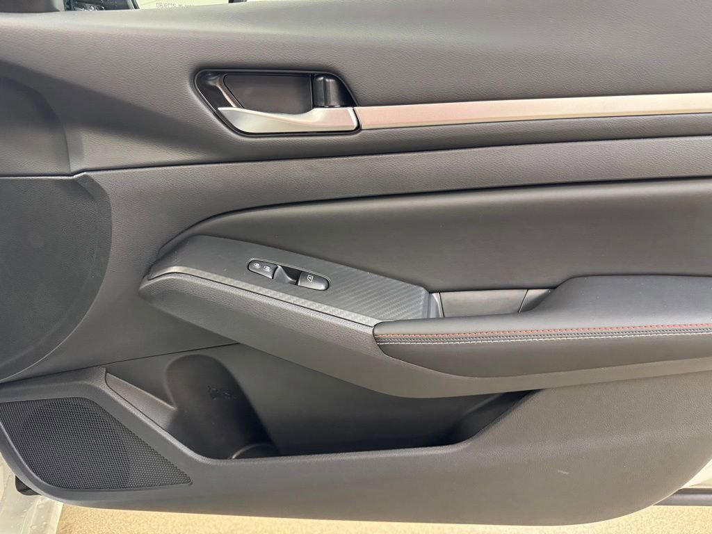 New 2026 Nissan Altima 2.5 SR FWD image 27