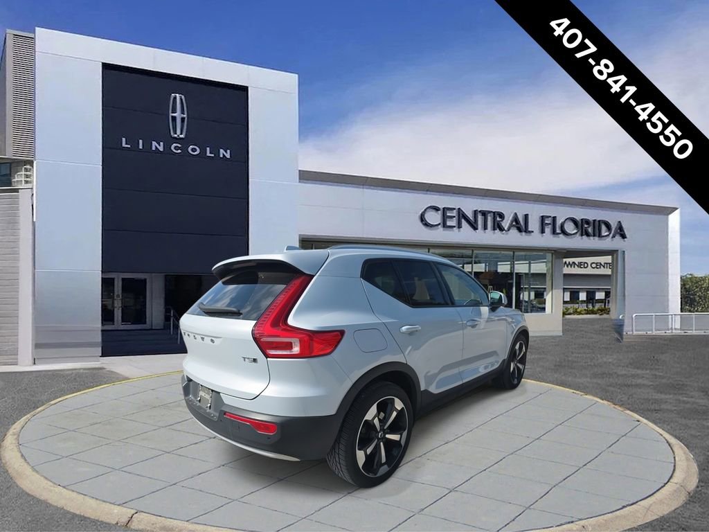 Used 2020 Volvo XC40 T5 Momentum image 2