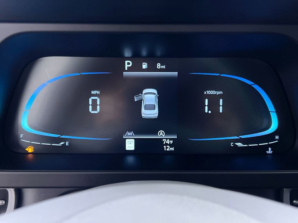 Used 2025 Hyundai Elantra SE FWD image 17