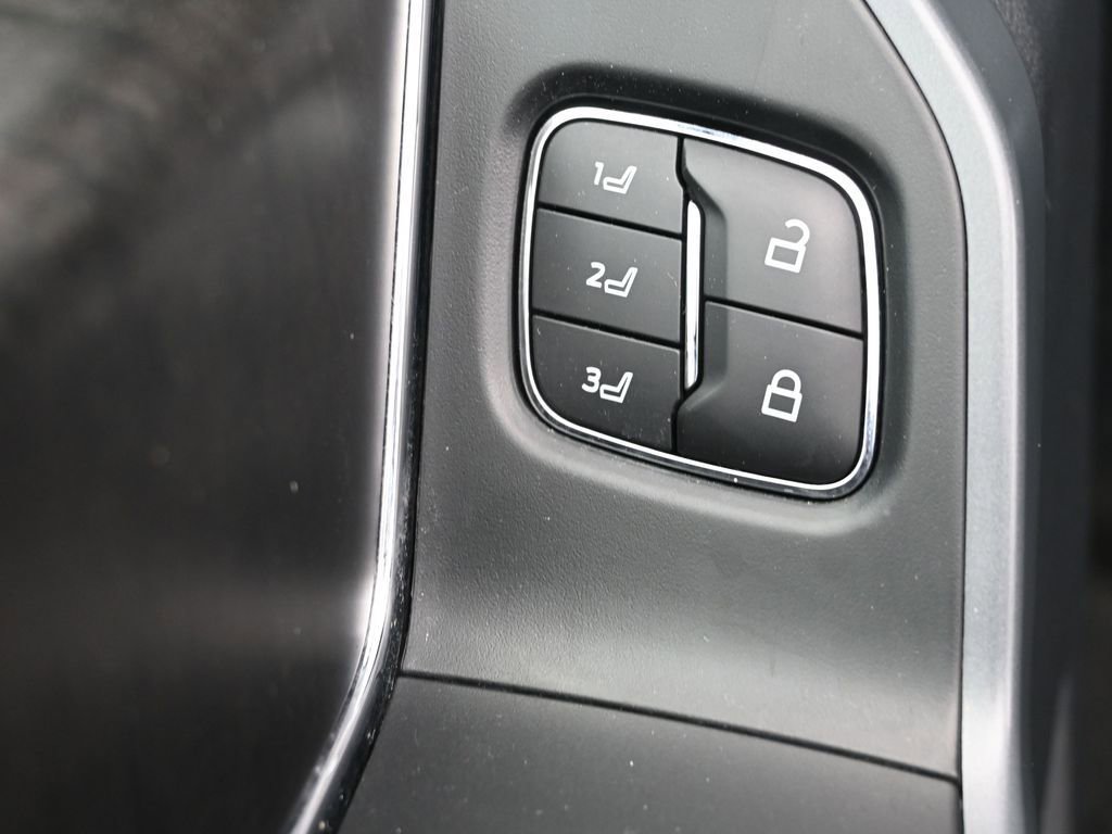 Used 2022 Ford F150 Lariat w/ Equipment Group 502A High image 17