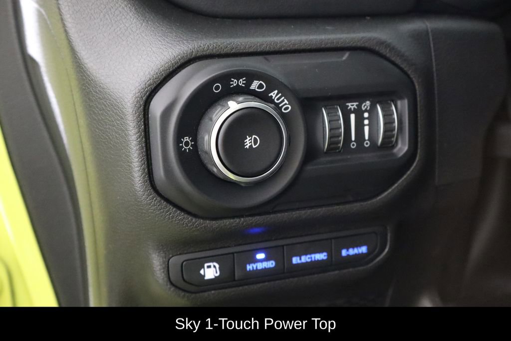 Used 2022 Jeep Wrangler Unlimited Sahara w/ Cold Weather Group AWD/4WD image 16