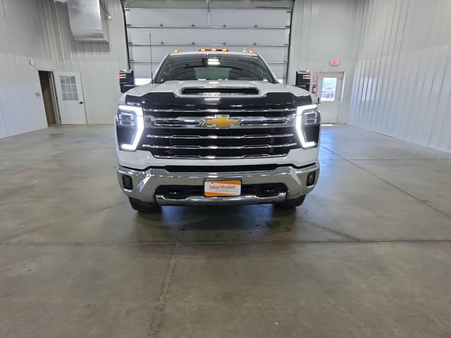 Used 2024 Chevrolet Silverado 3500 LTZ AWD/4WD image 3