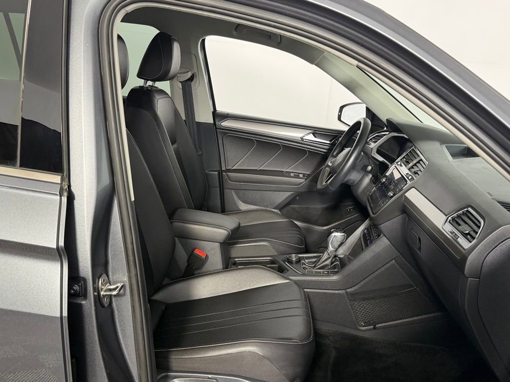 Used 2022 Volkswagen Tiguan SE image 31