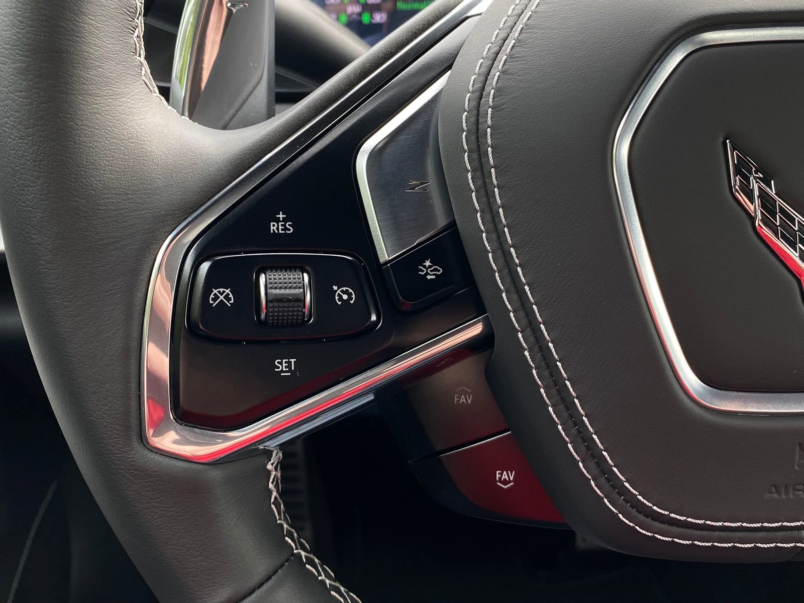 Used 2025 Chevrolet Corvette Stingray Coupe w/ 1LT image 33