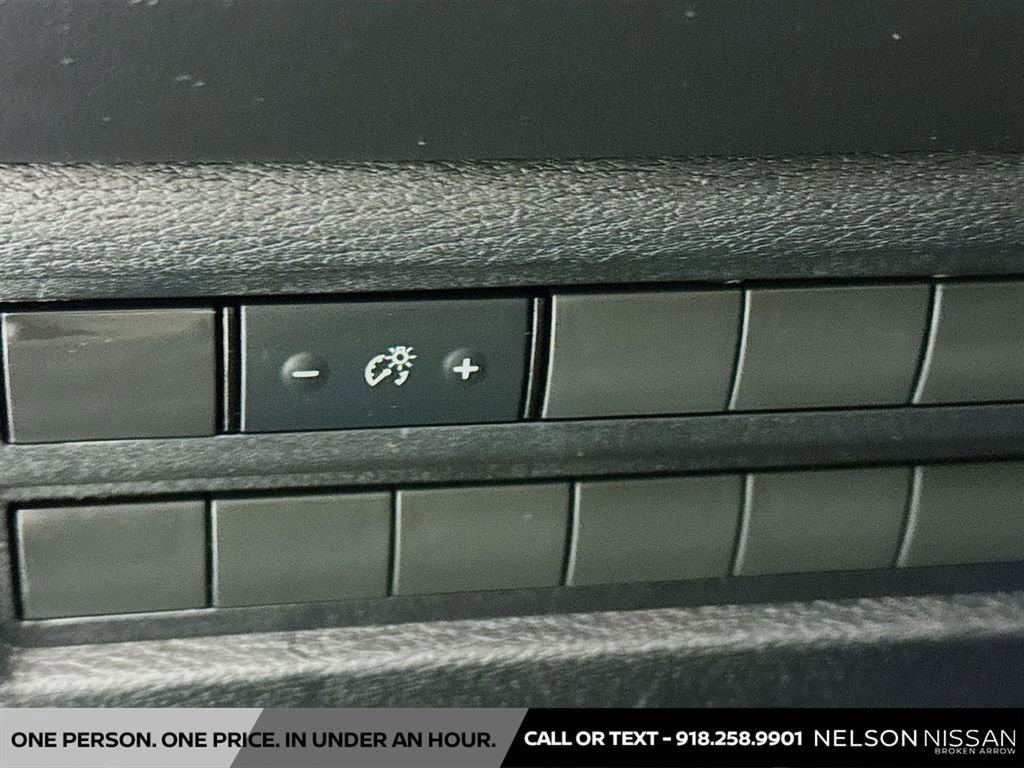 Used 2023 Mitsubishi Outlander SE Black Edition image 10