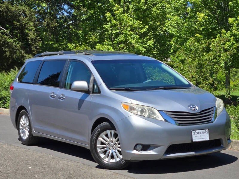 Used 2012 Toyota Sienna XLE w/ Premium Pkg FWD image 4