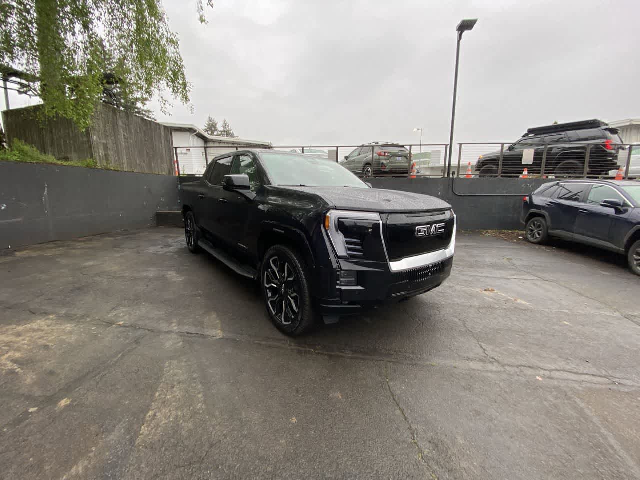 Used 2025 GMC Sierra EV Denali AWD/4WD image 8
