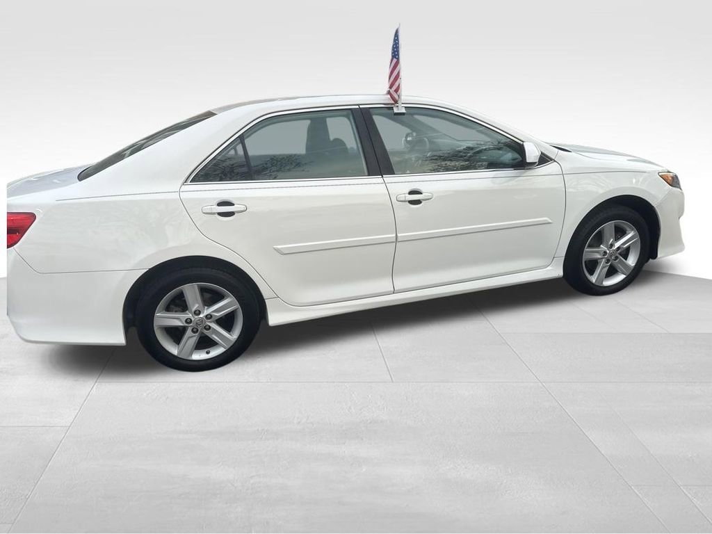 Used 2014 Toyota Camry SE image 23