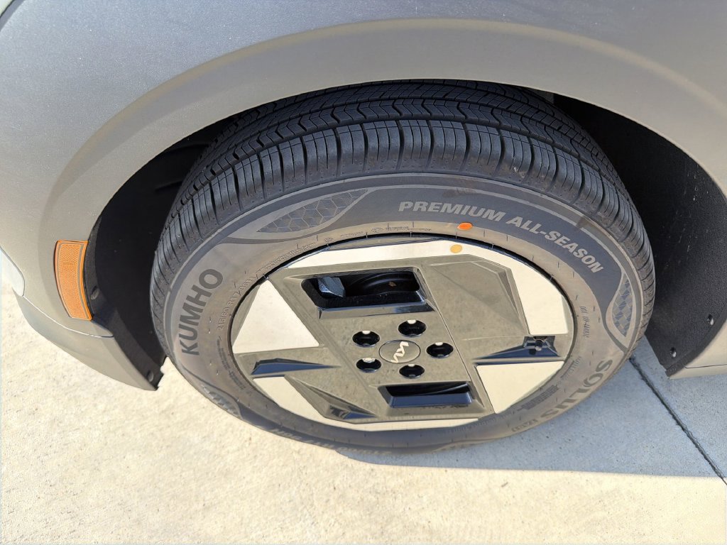 New 2027 Kia EV3 Wind FWD image 20