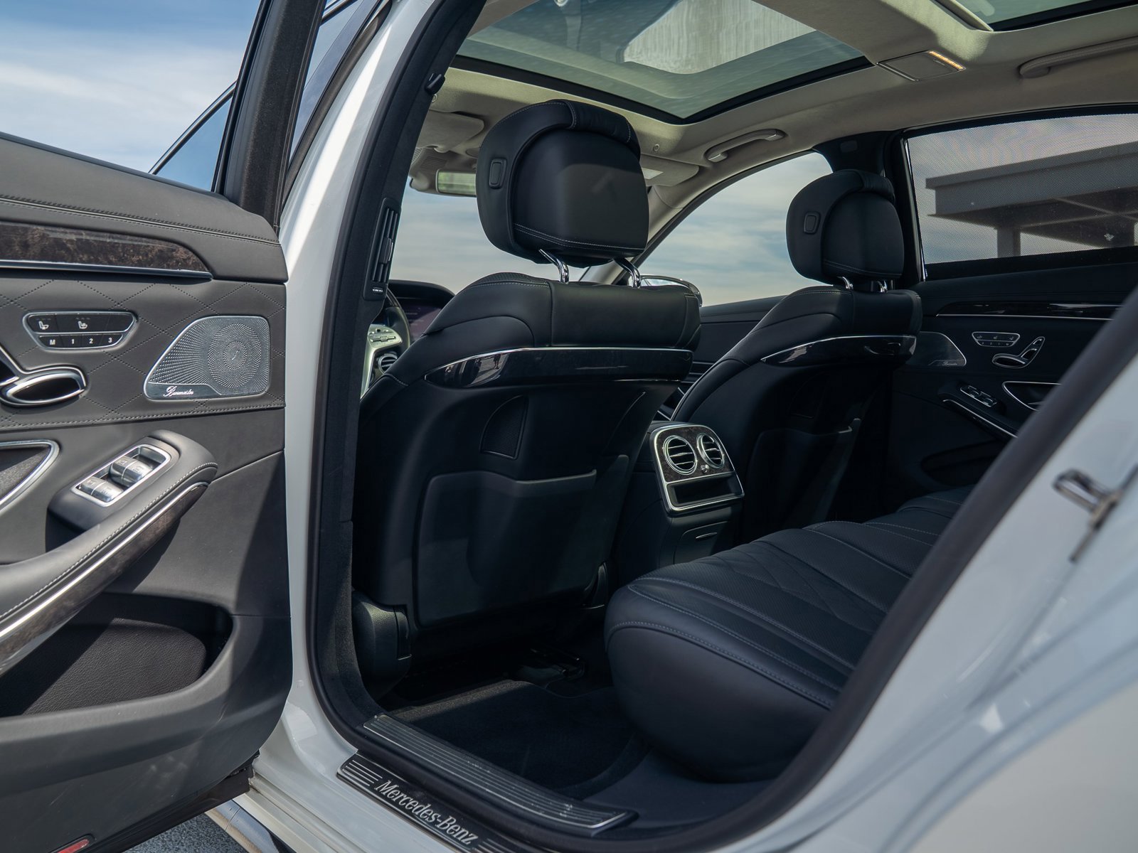 Used 2019 Mercedes-Benz S 560 4MATIC Sedan image 18
