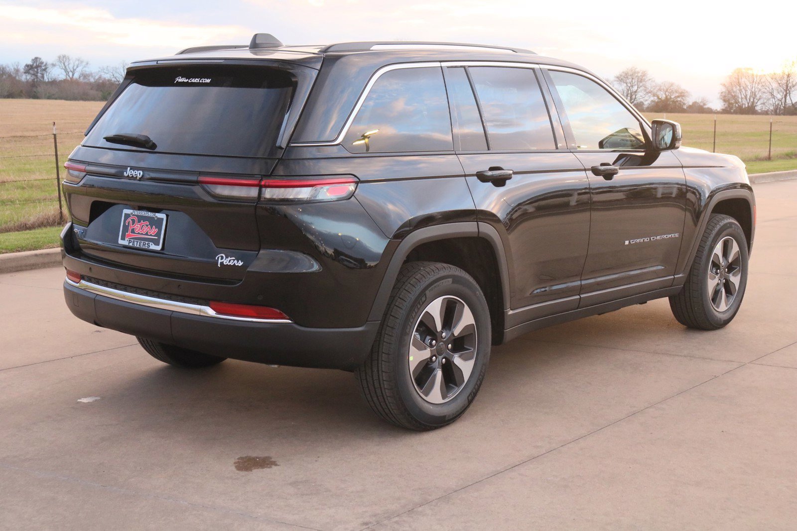 New 2023 Jeep Grand Cherokee 4WD 4xe image 3