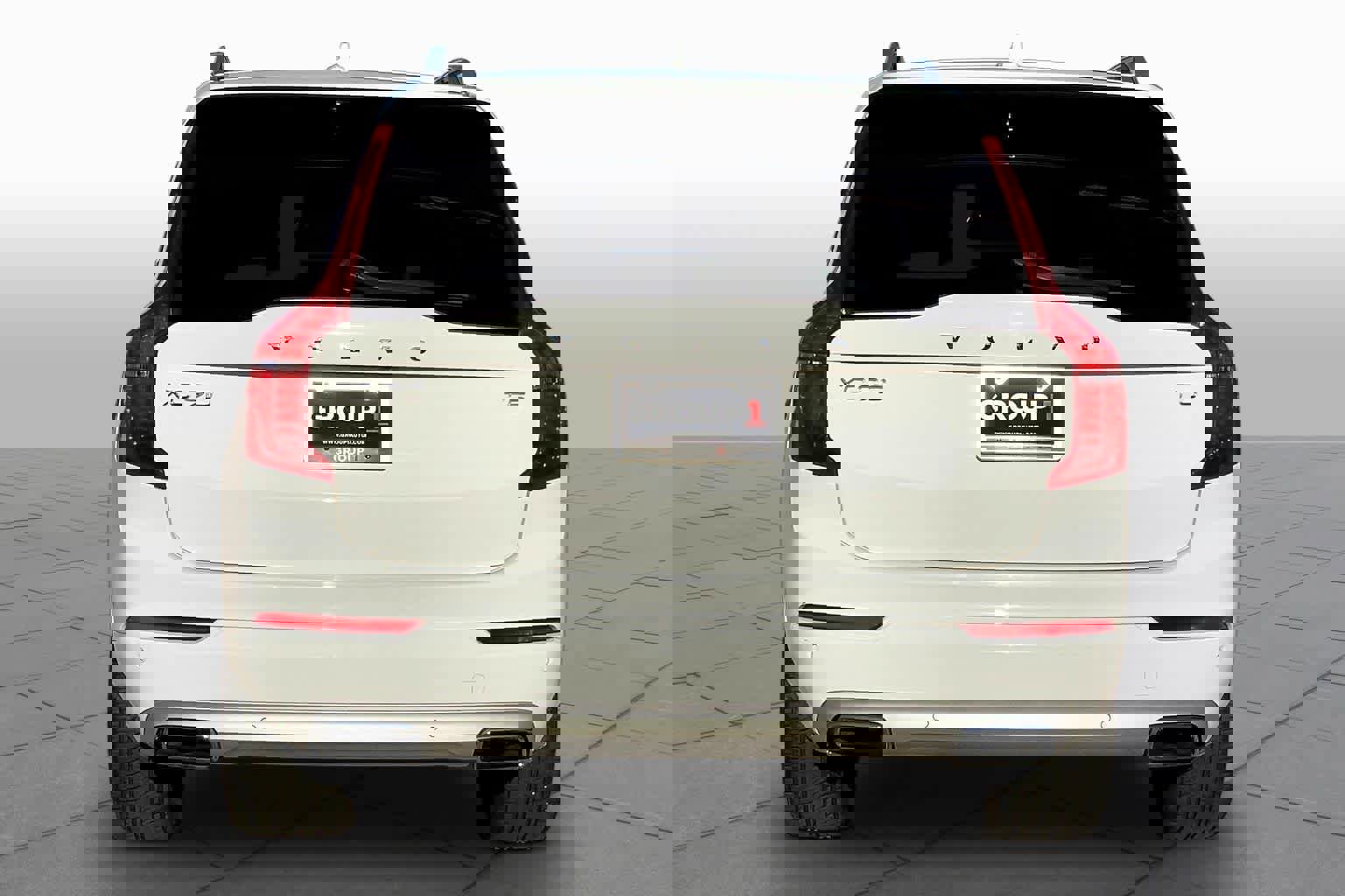 Used 2017 Volvo XC90 T5 Momentum w/ Vision Package image 5