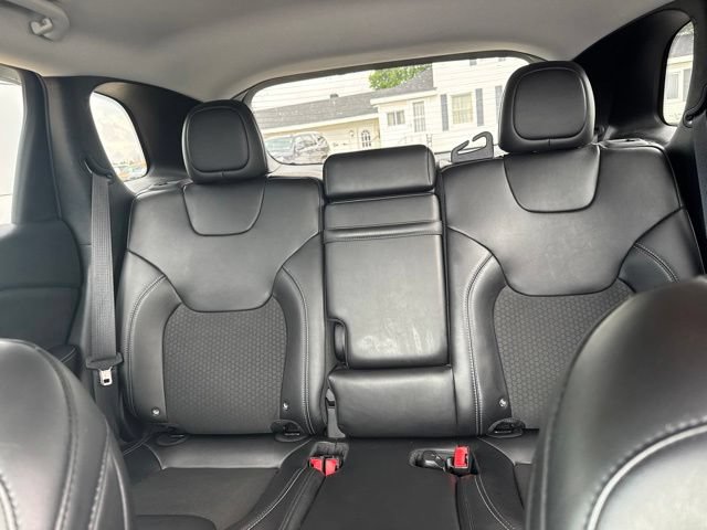 Used 2019 Jeep Cherokee Latitude Plus w/ Cold Weather Group AWD/4WD image 22