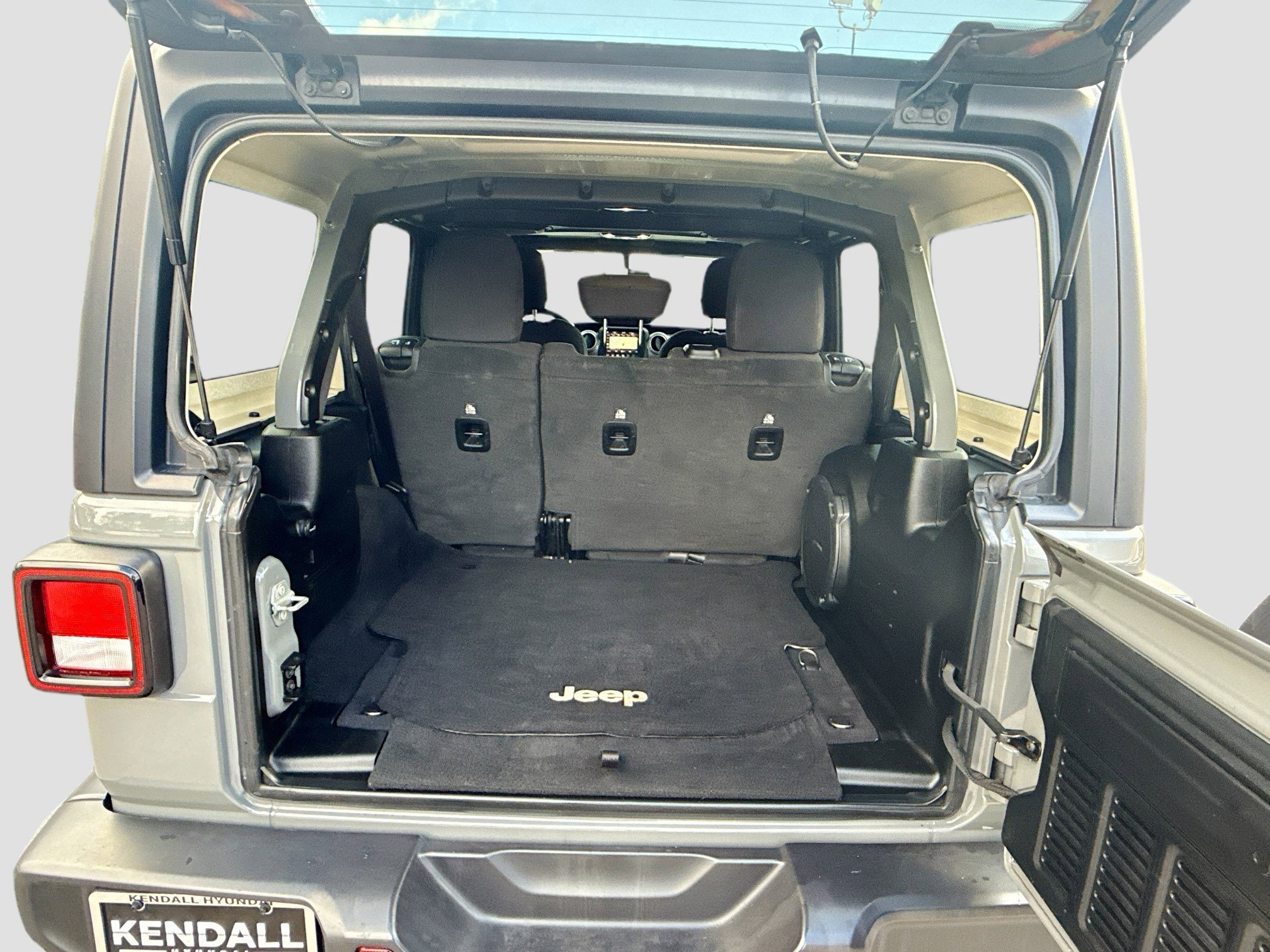 Used 2022 Jeep Wrangler Unlimited Sahara image 25