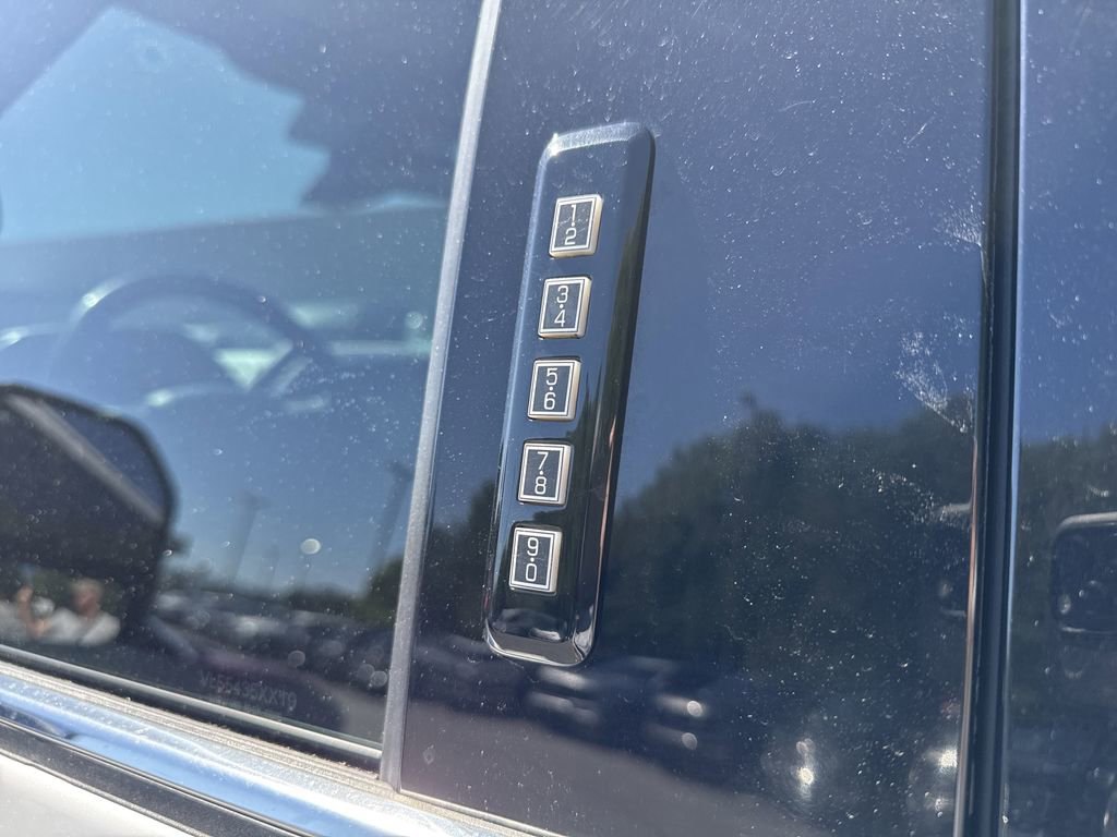 Used 2019 Ford F250 Platinum w/ Platinum Ultimate Package AWD/4WD image 22
