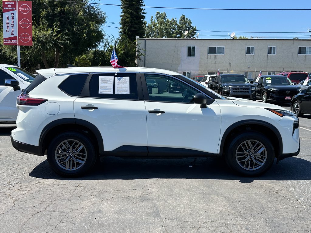 Used 2024 Nissan Rogue S FWD image 9