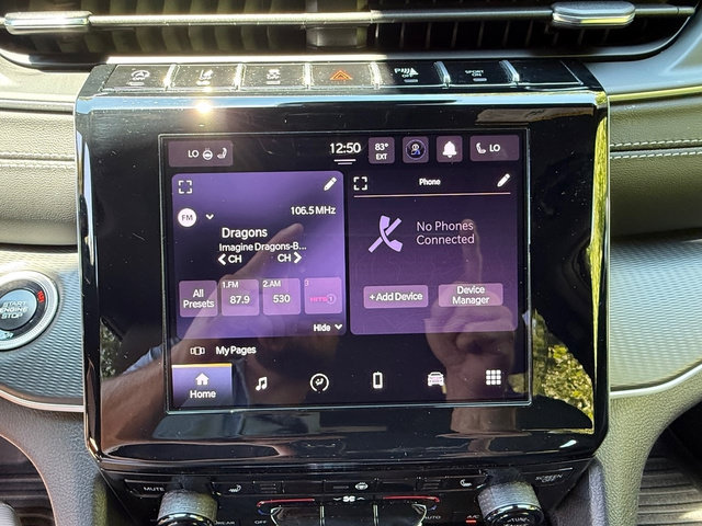 Used 2025 Jeep Grand Cherokee Altitude AWD/4WD image 21
