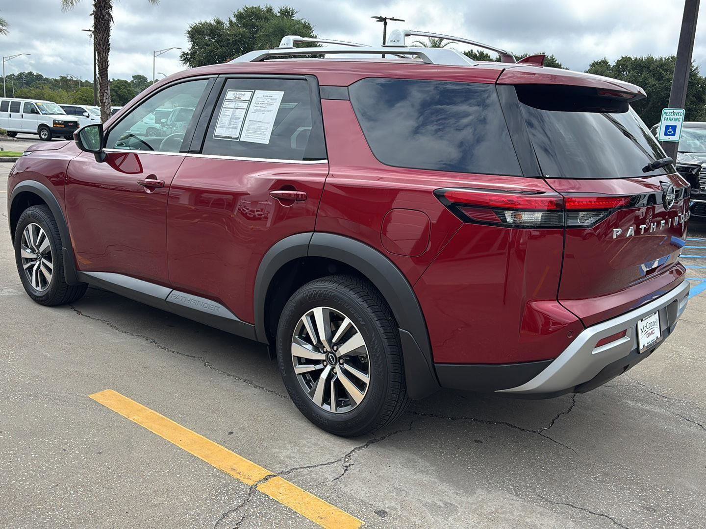 Used 2024 Nissan Pathfinder SL image 5