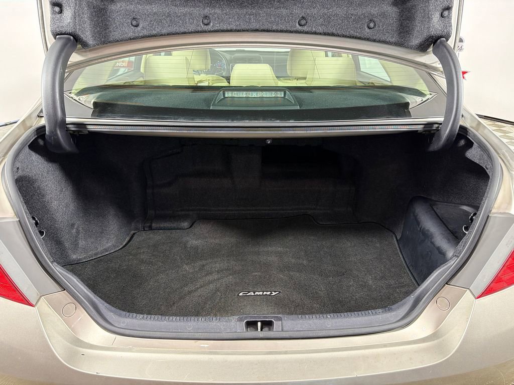 Used 2015 Toyota Camry XLE w/ Moonroof Package FWD image 19