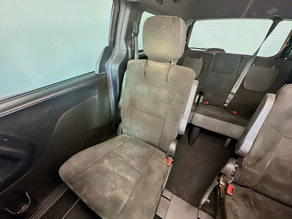 Used 2018 Dodge Grand Caravan SE FWD image 12