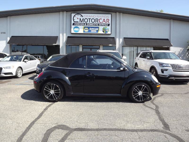 Used 2010 Volkswagen Beetle Convertible FWD image 9