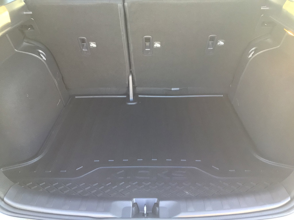 Used 2023 Nissan Kicks SR image 17