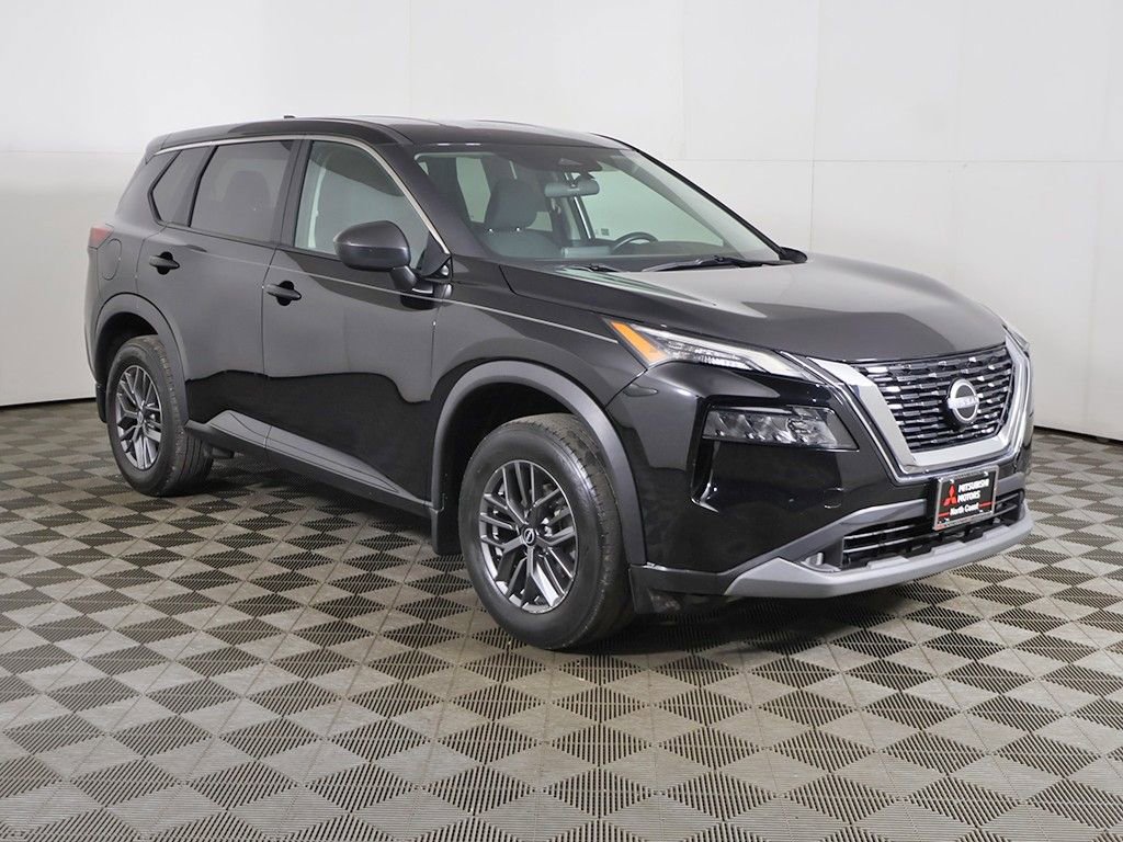 Used 2023 Nissan Rogue S AWD/4WD image 2