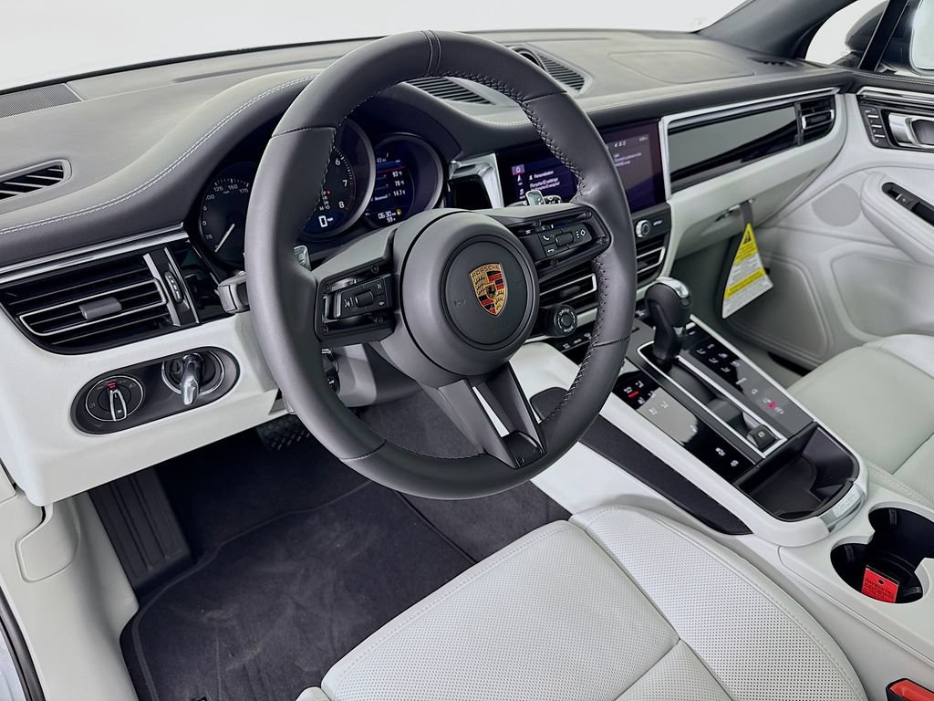 New 2026 Porsche Macan AWD/4WD image 4