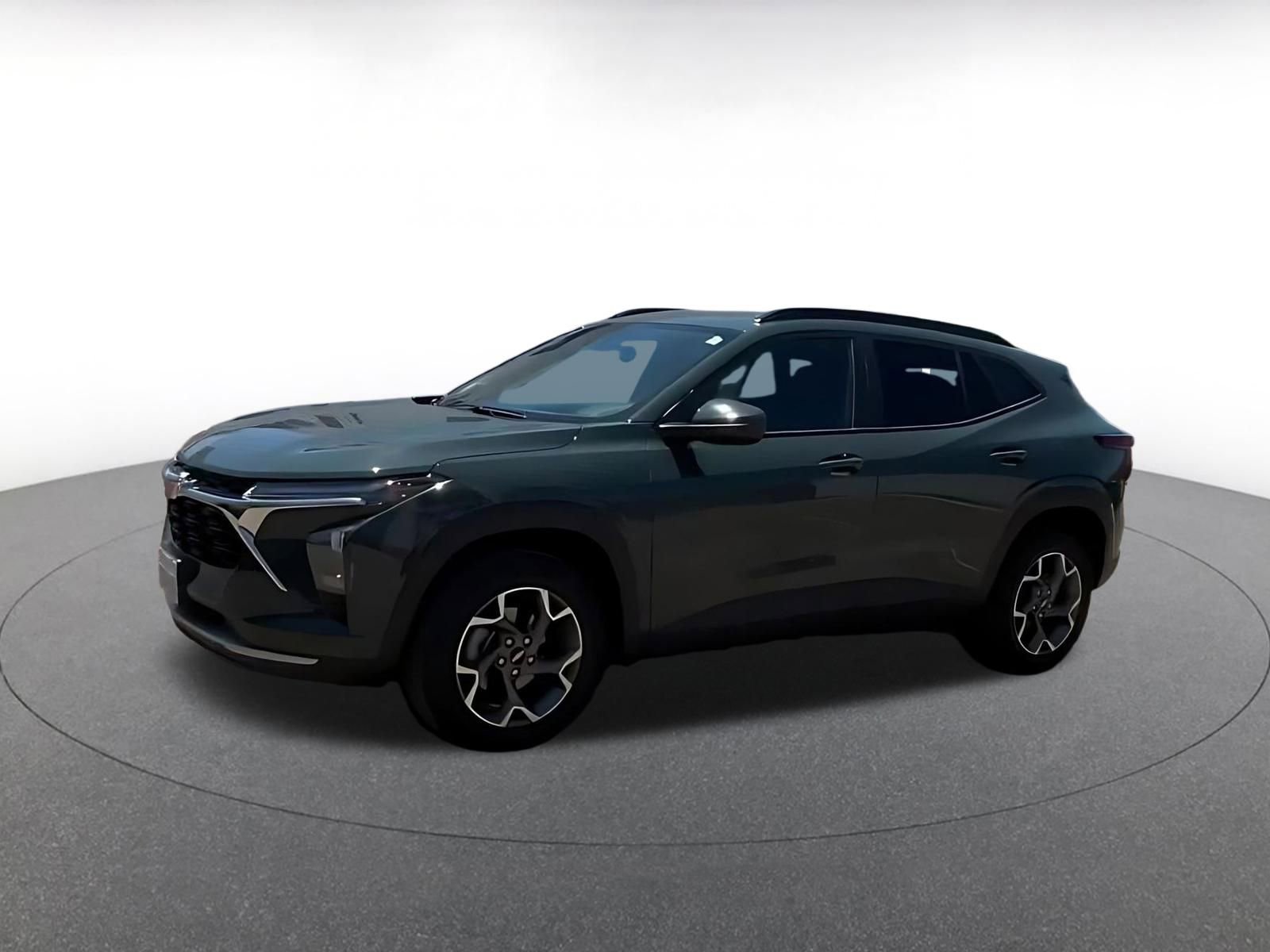 Used 2025 Chevrolet Trax LT FWD image 8