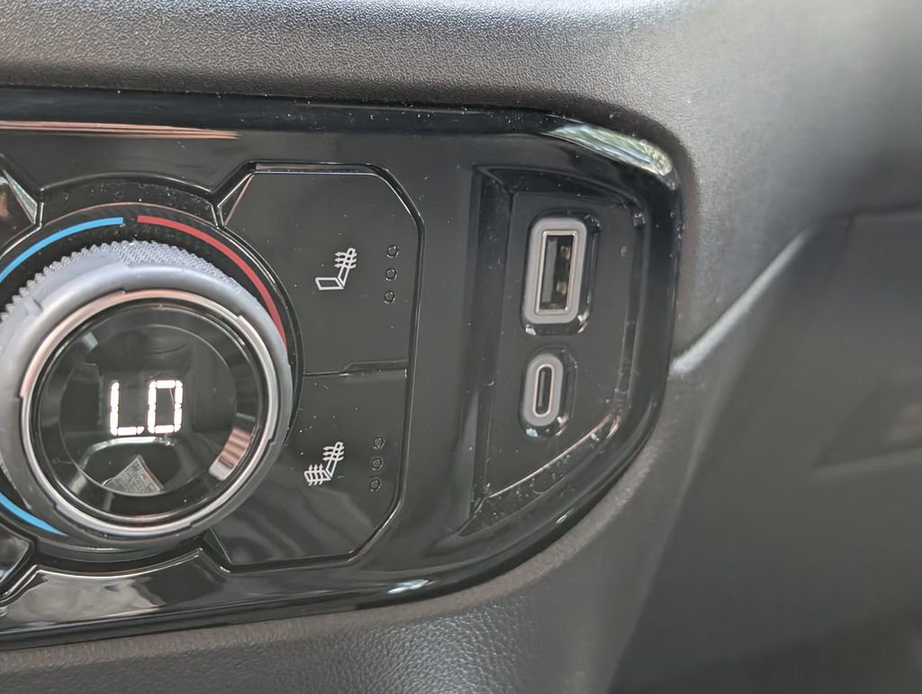 Used 2024 Chevrolet Silverado 1500 LT Trail Boss w/ Convenience Package II AWD/4WD image 30